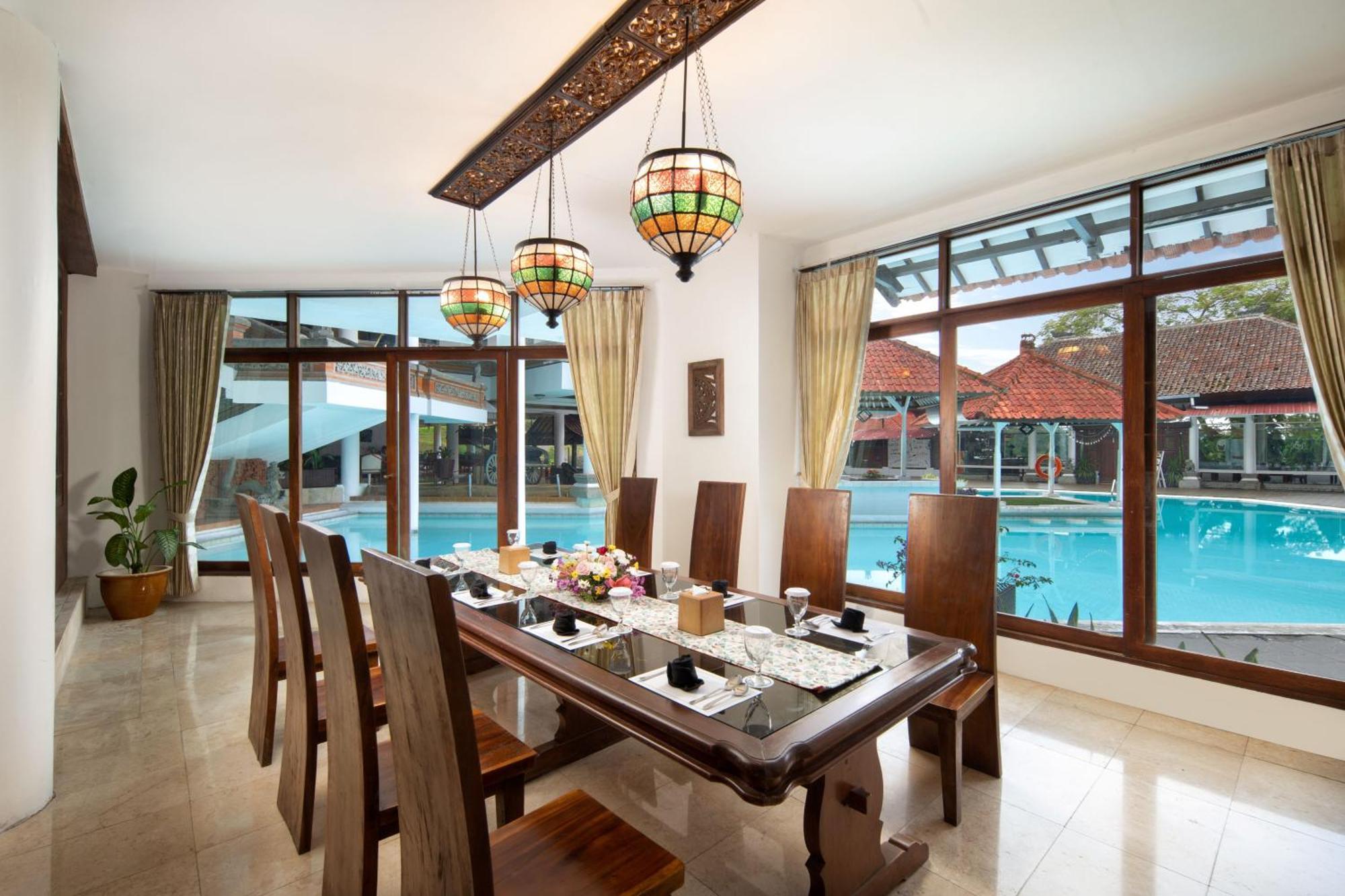 รอยัล ตราวาส โฮเต็ล&คอทเทเจส Hotel ภายนอก รูปภาพ