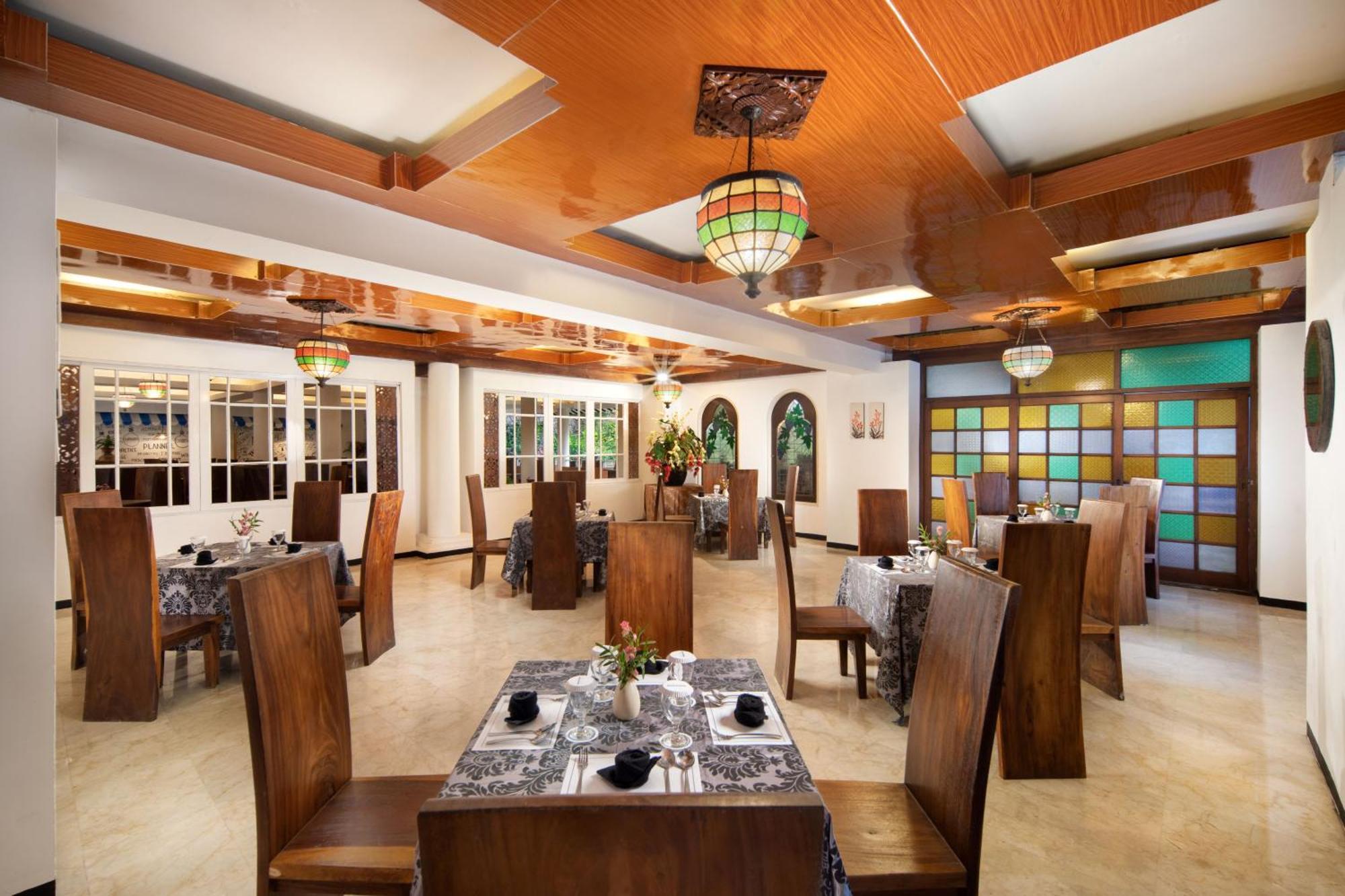 รอยัล ตราวาส โฮเต็ล&คอทเทเจส Hotel ภายนอก รูปภาพ