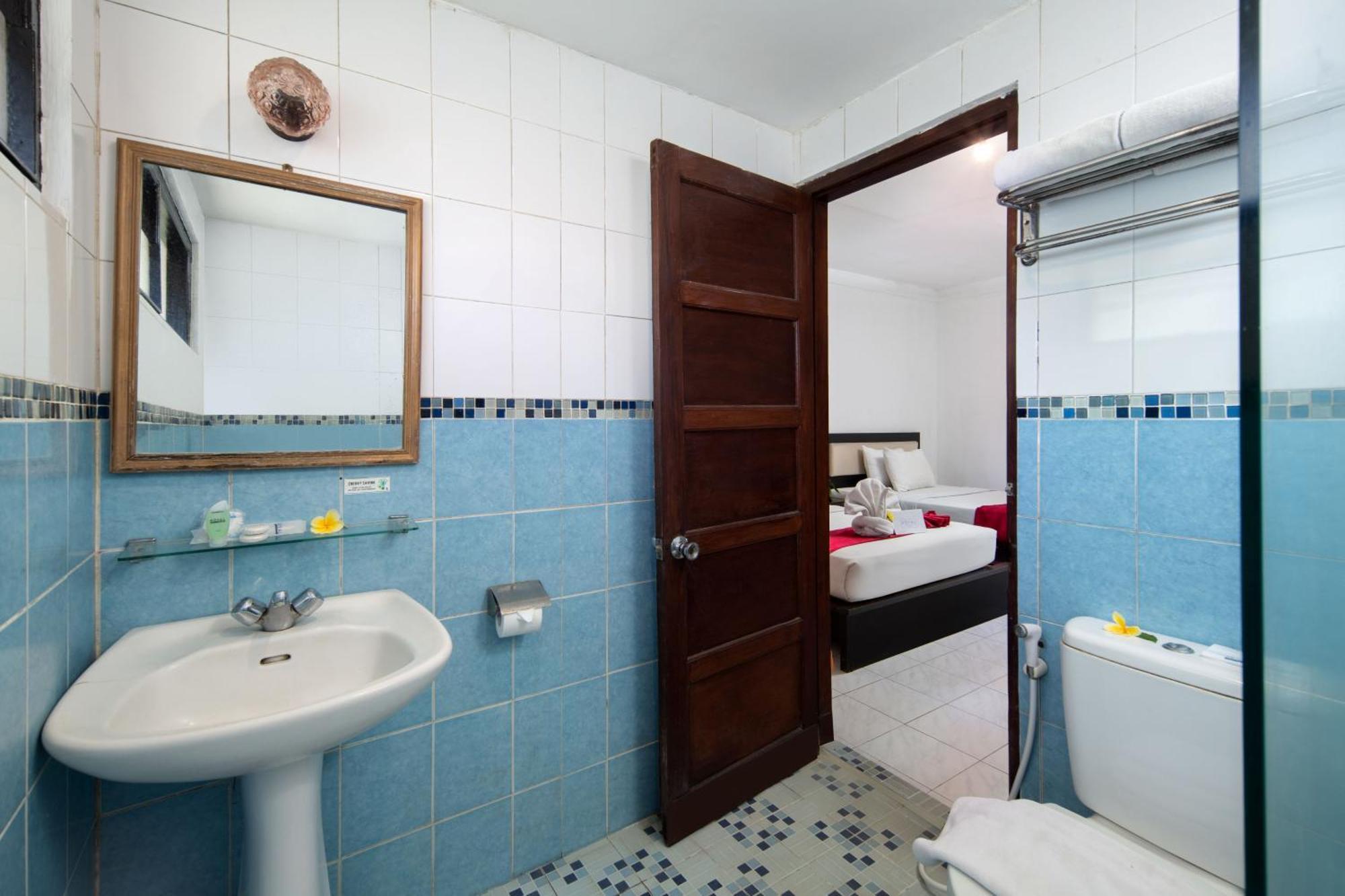 รอยัล ตราวาส โฮเต็ล&คอทเทเจส Hotel ภายนอก รูปภาพ