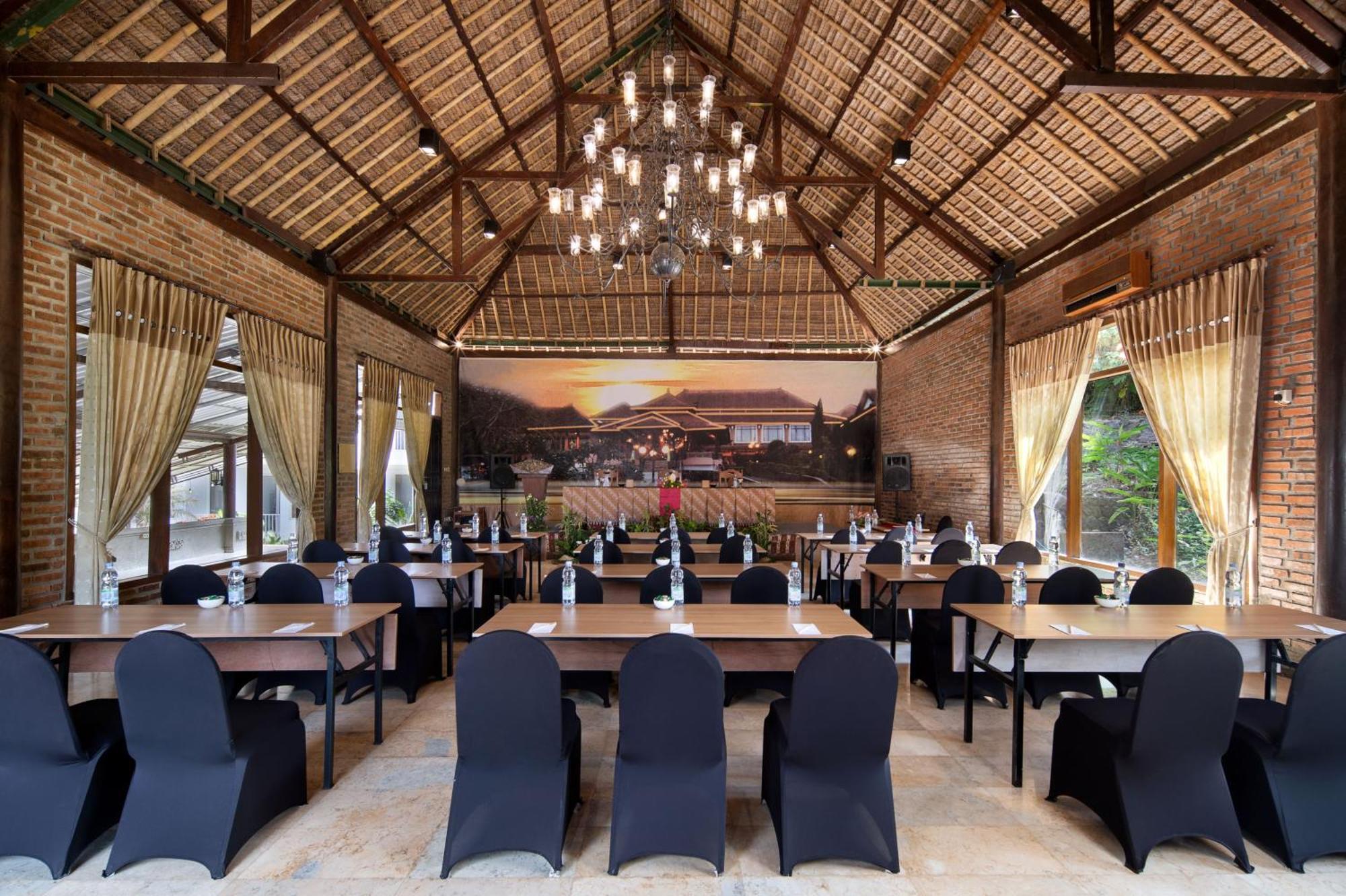 รอยัล ตราวาส โฮเต็ล&คอทเทเจส Hotel ภายนอก รูปภาพ