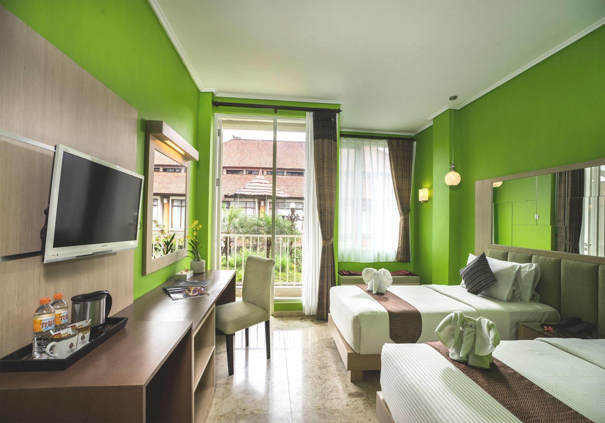 รอยัล ตราวาส โฮเต็ล&คอทเทเจส Hotel ภายนอก รูปภาพ